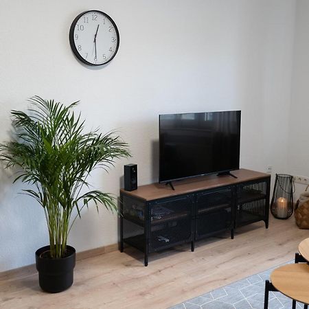 האם Apart63-Modern-3Room I Smart Tv I Free Parking I Free Wifi מראה חיצוני תמונה